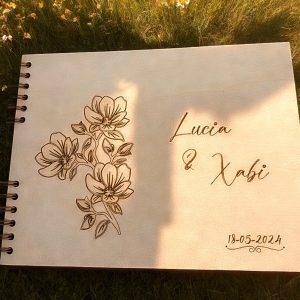 Libro de firmas madera grabado
